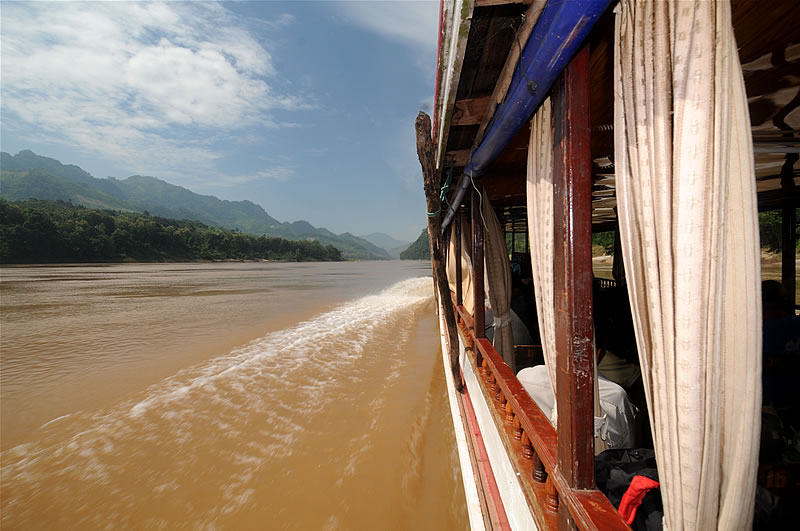 Mit einem Boot zurück nach Thailand